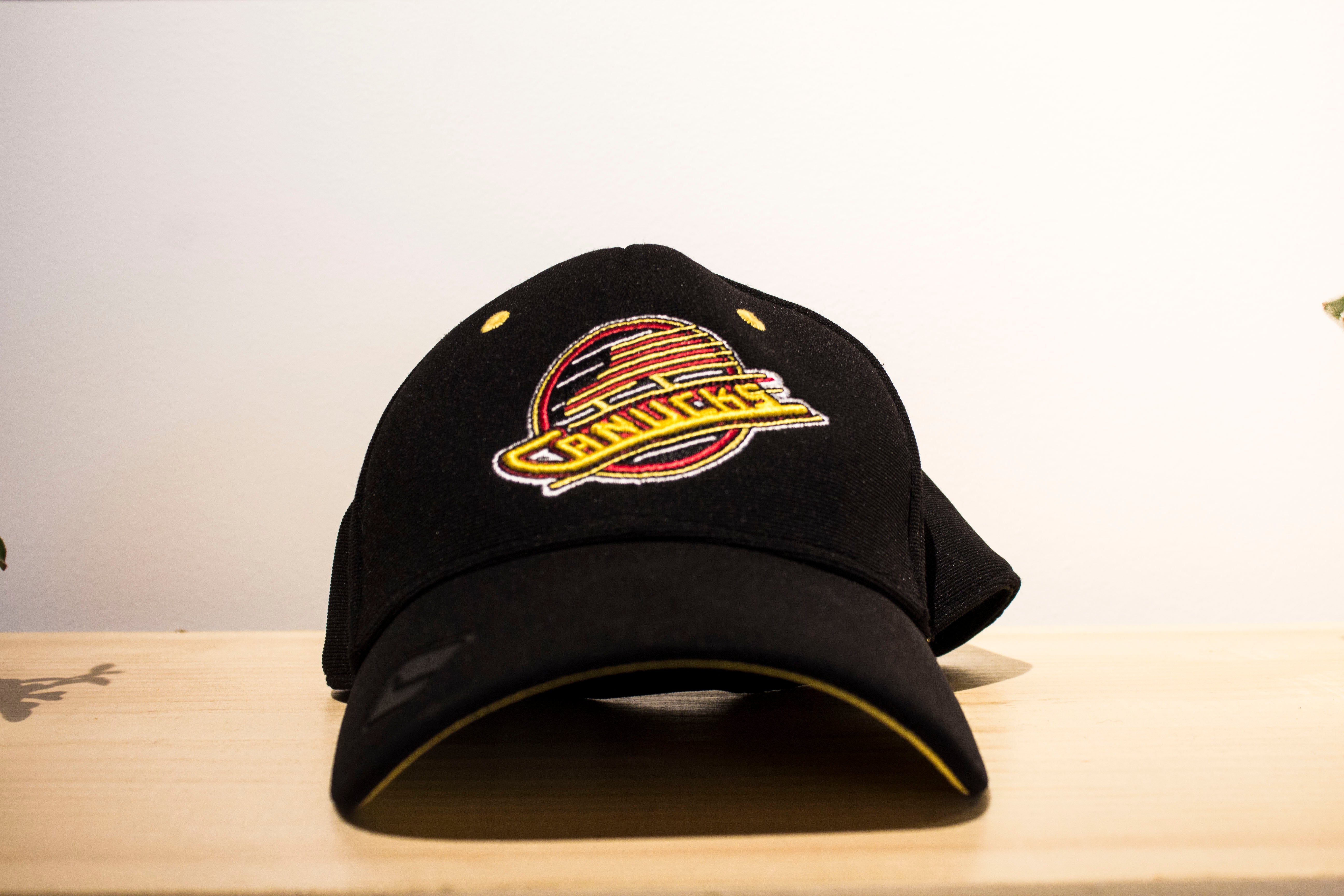 vancouver canucks retro hat