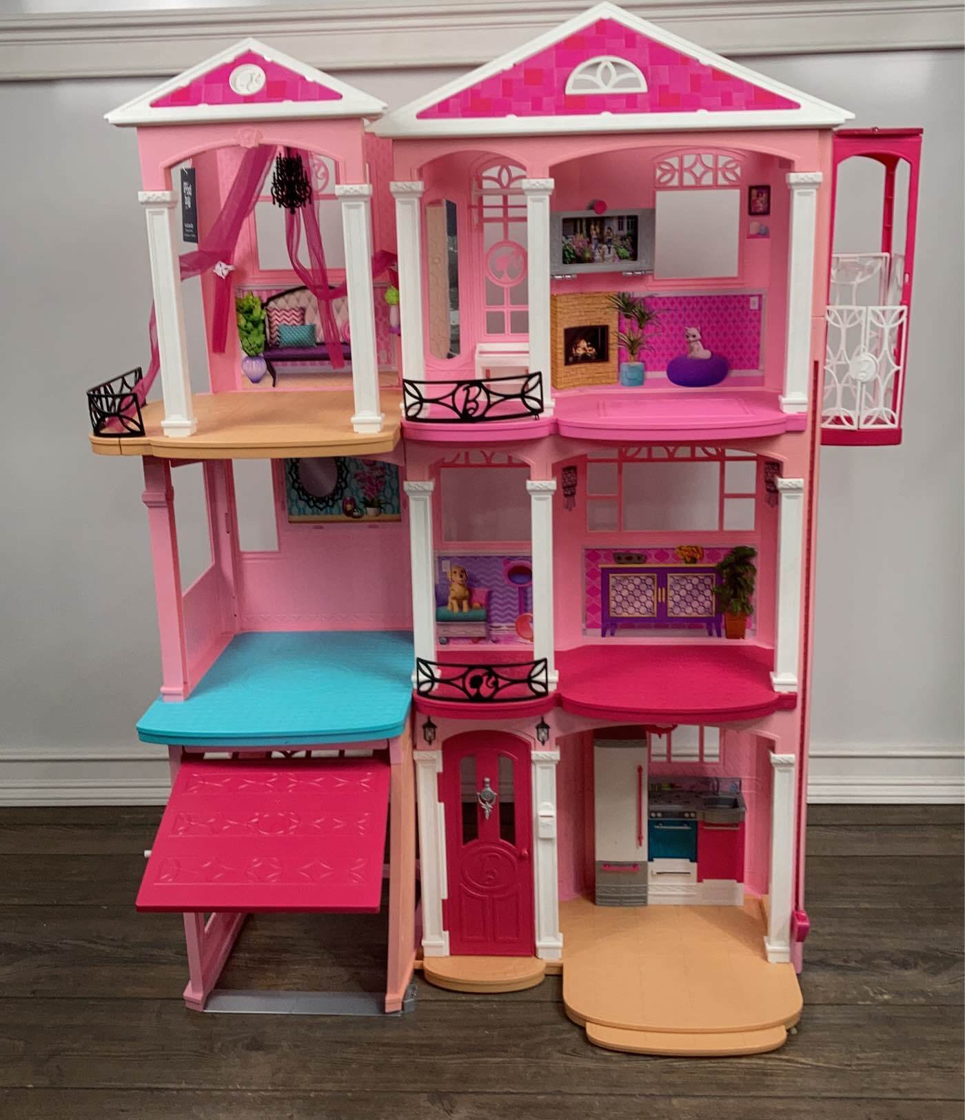 Barbie Estate Dreamhouse Playset