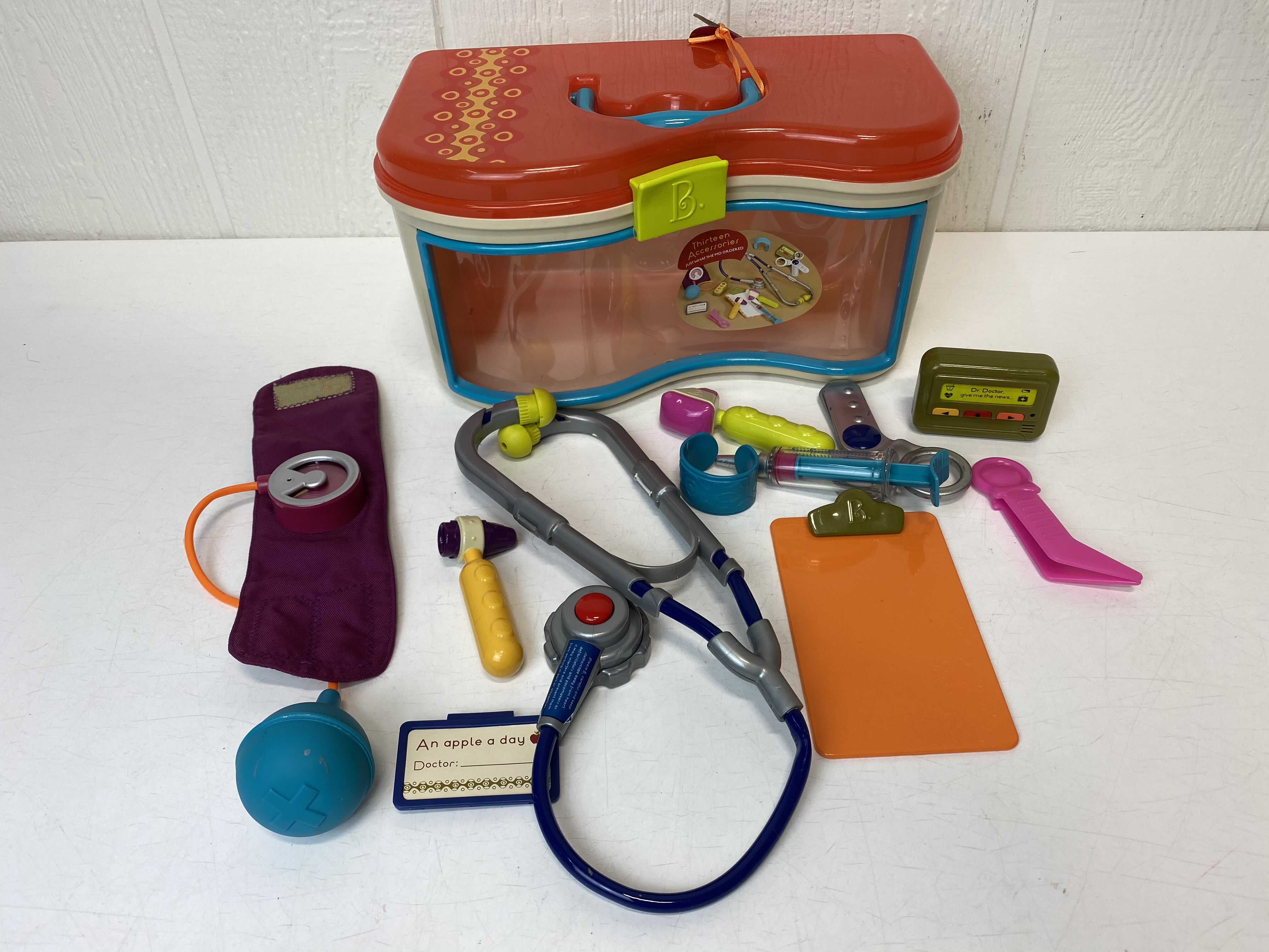 b toys doctors kit