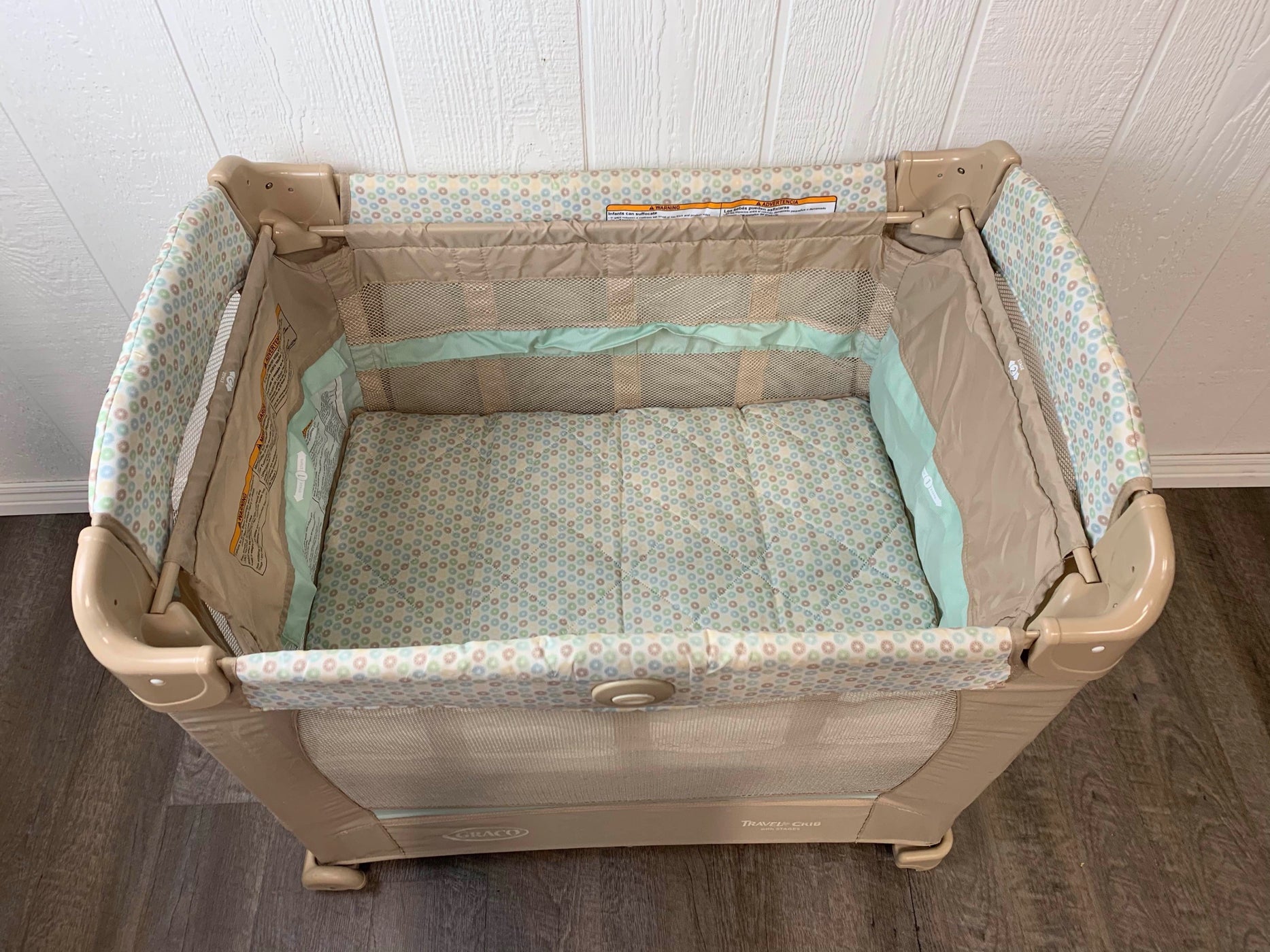 Graco Travel Lite Crib With Stages