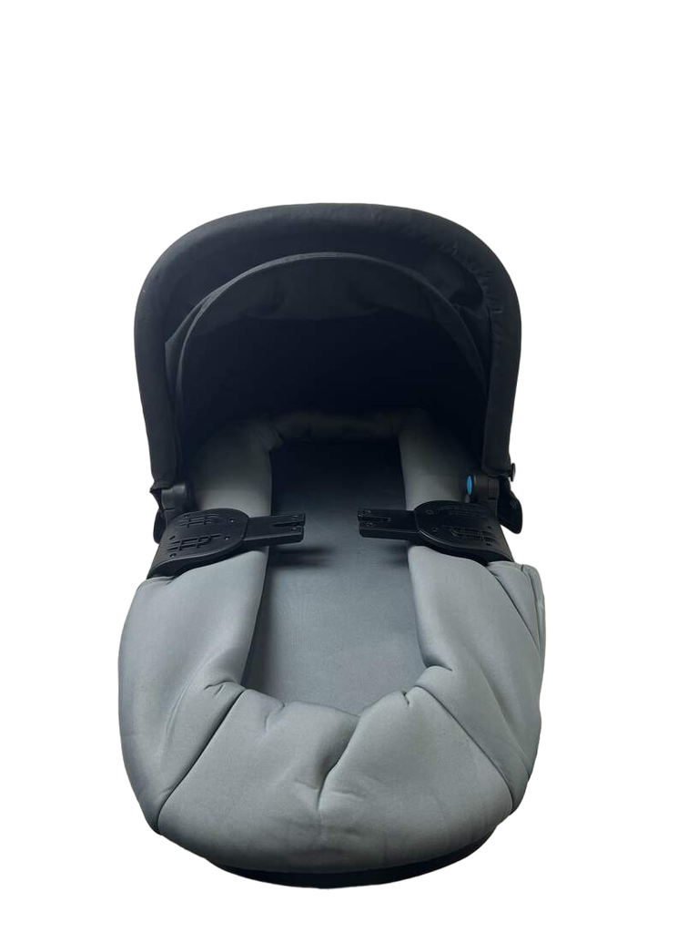 Thule Urban Glide Bassinet With Adapters