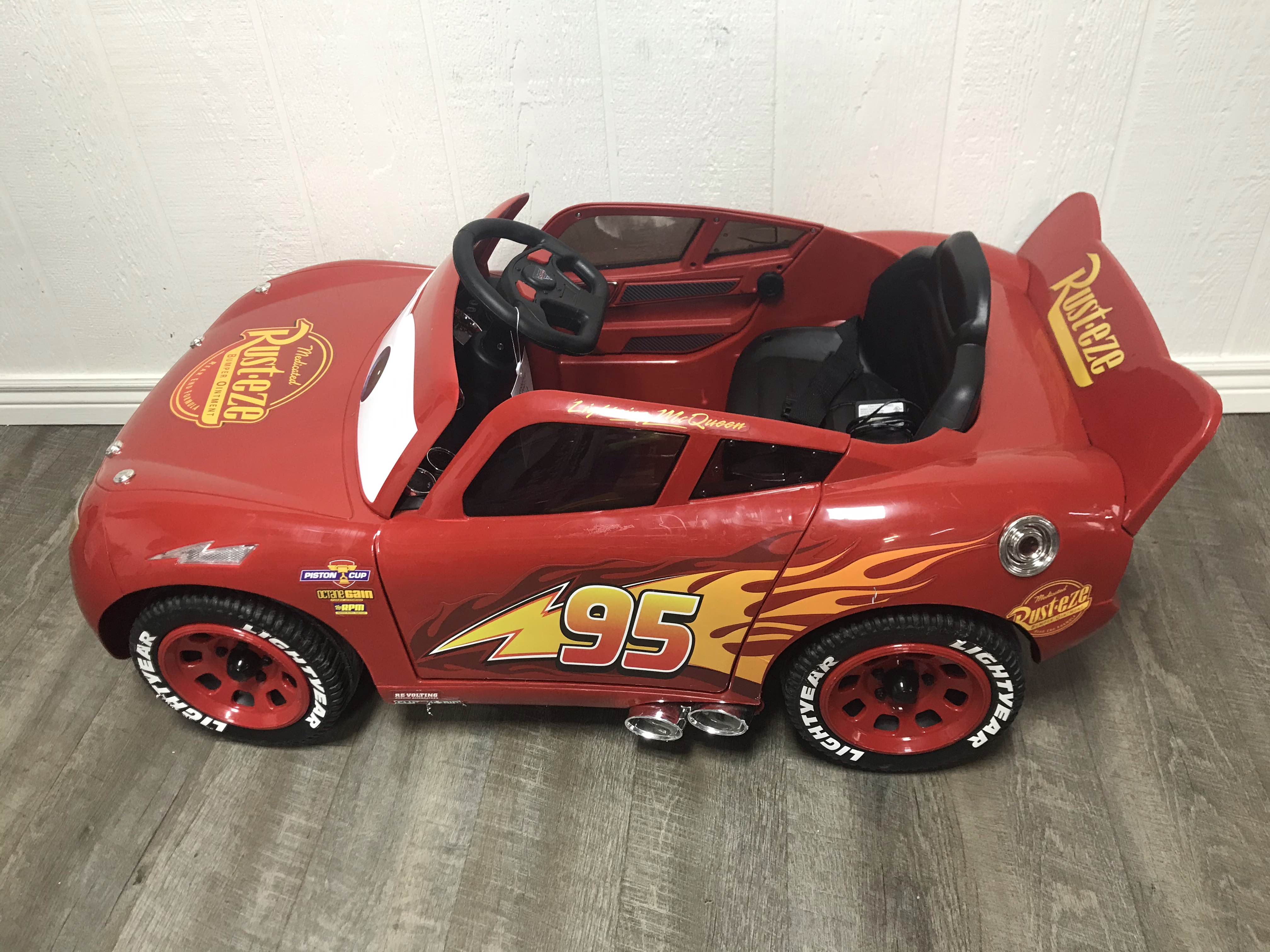 battery operated lightning mcqueen car