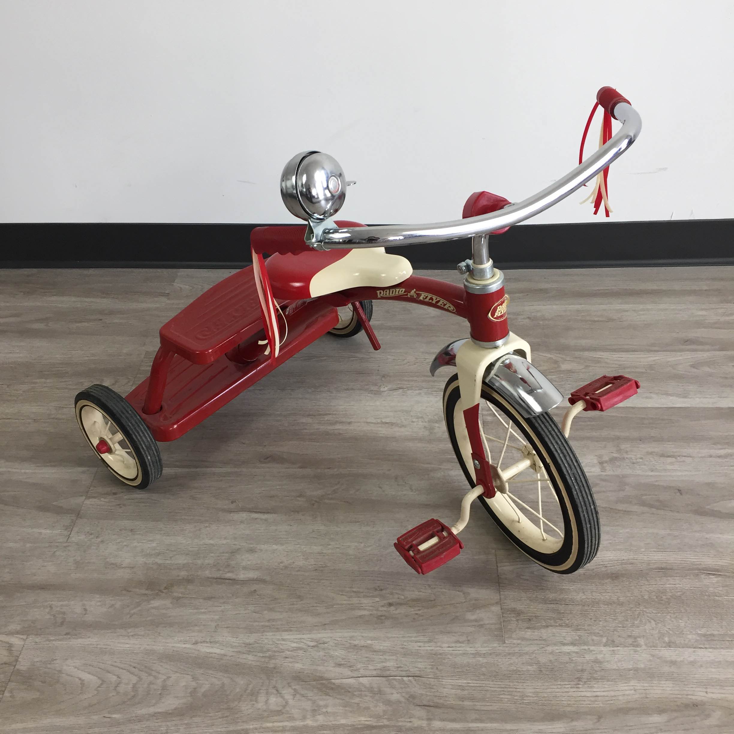 radio flyer classic red dual deck tricycle