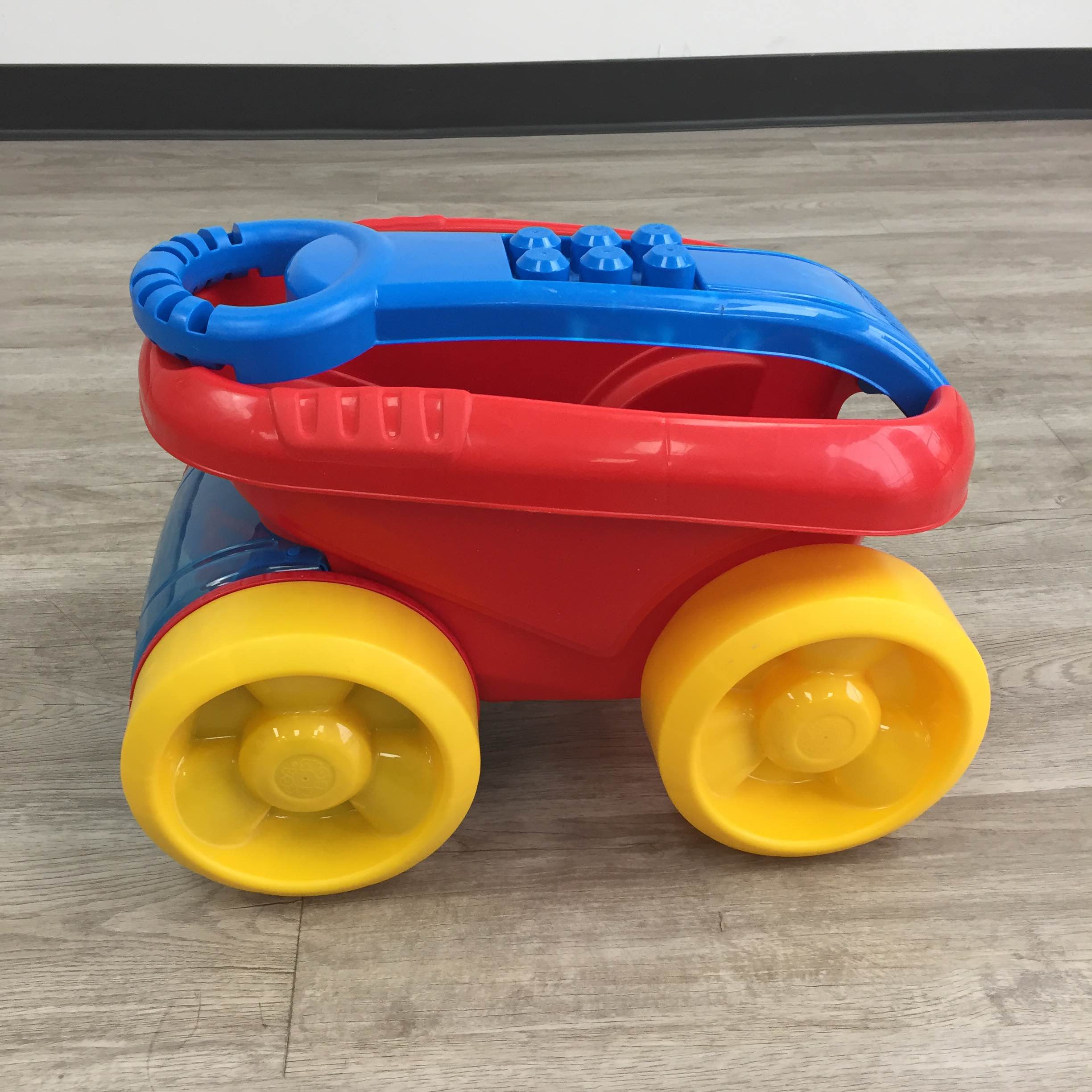 mega bloks scooping wagon