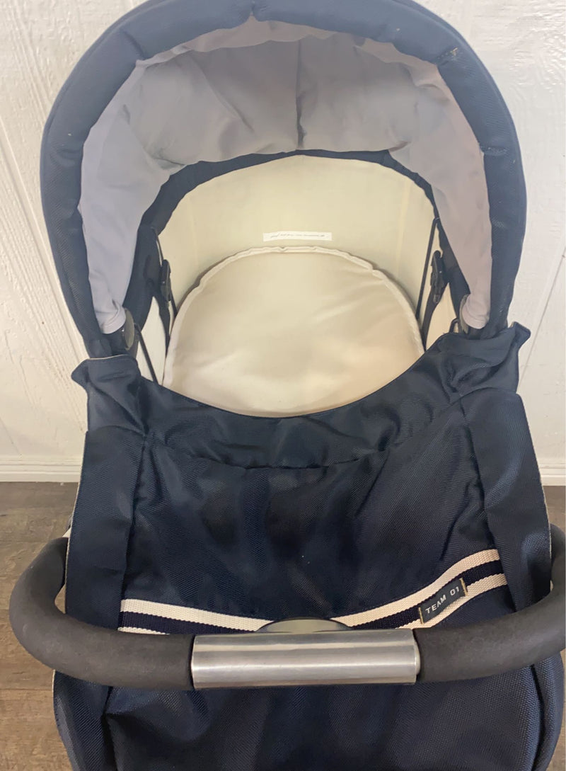 Mutsy Team College 01 Stroller And Bassinet Attachment