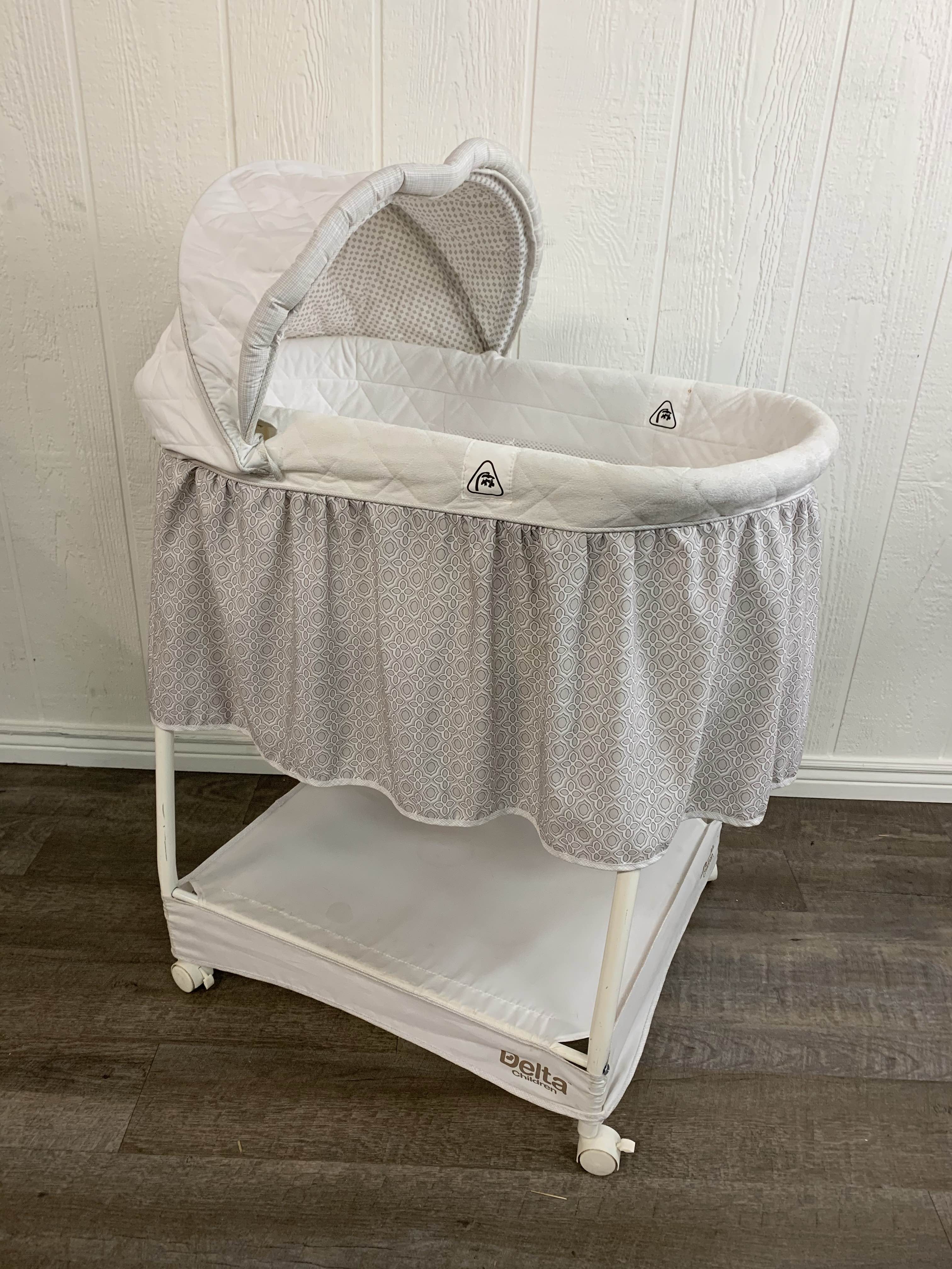 delta children's playtime jungle rocking bassinet