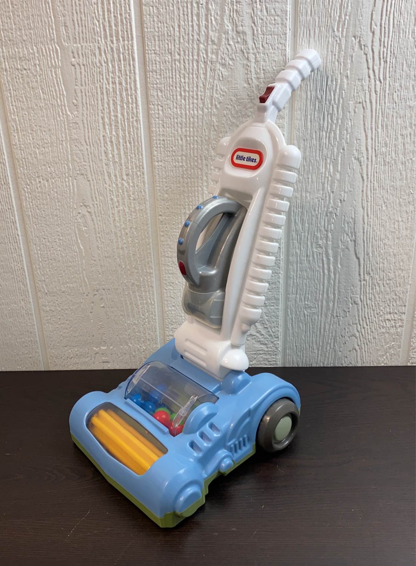 little tikes roll n pop vacuum