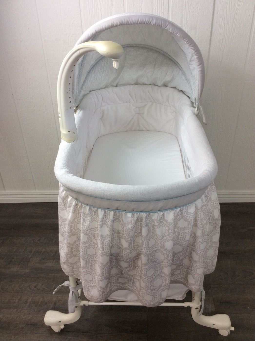 deluxe gliding bassinet