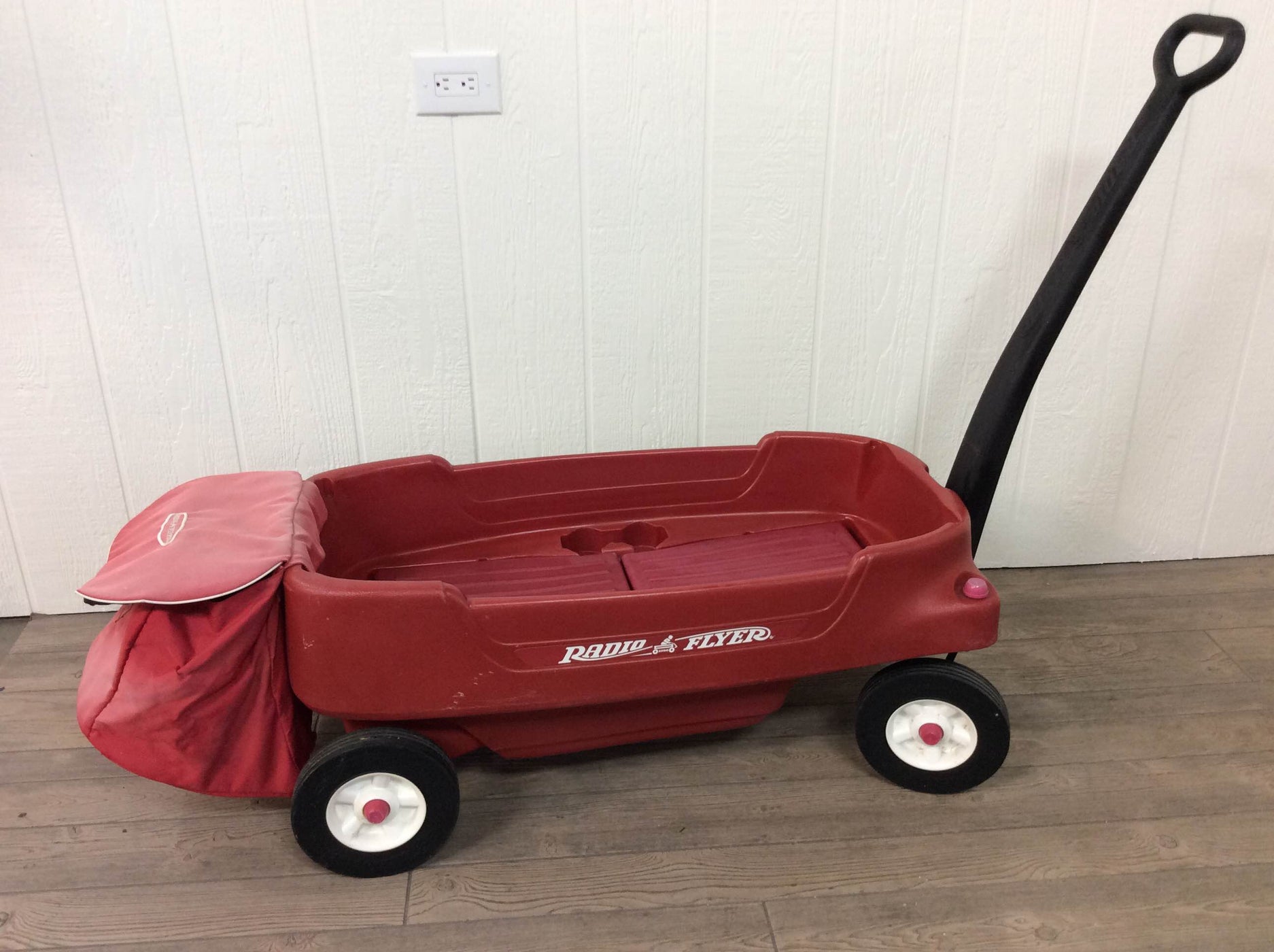 Radio Flyer Pathfinder Wagon With Storage Bag