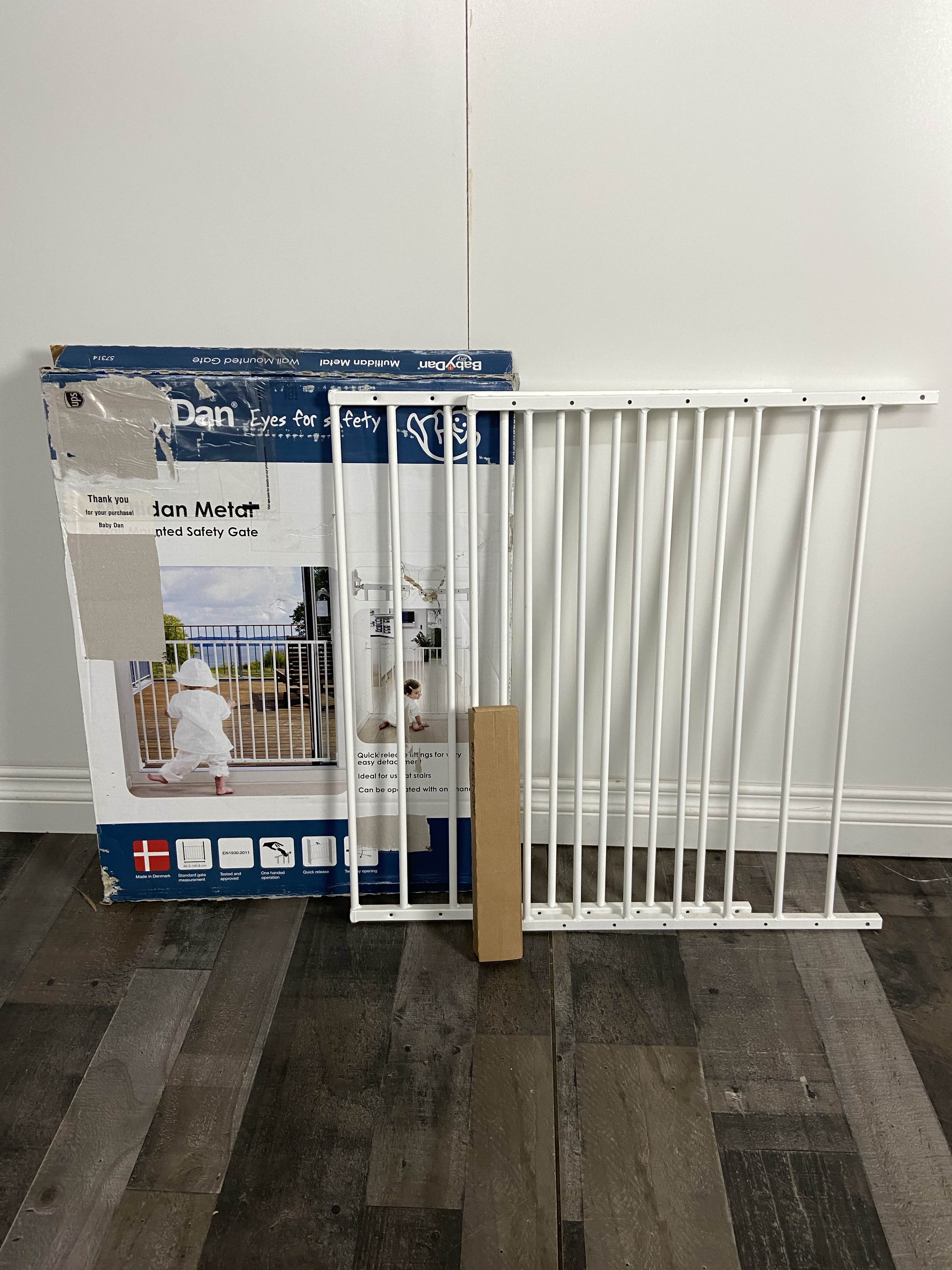 wall mounted safety gate