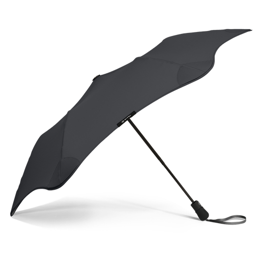 https://cdn.shopify.com/s/files/1/1540/3055/products/black-custom-blunt-metro-umbrella-leisure-12401461461080_533x.png?v=1566929765