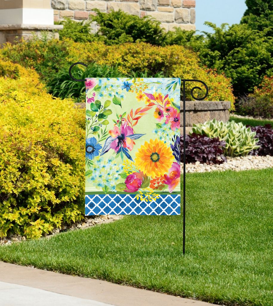 Fresh and Pretty Floral Garden Flag | Studio M Outdoor