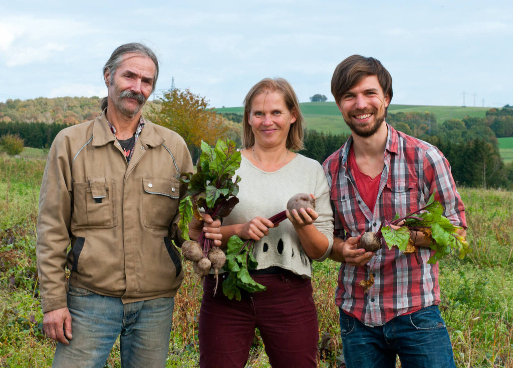 Gründer Richard Friedrich und die Besitzer des Guidohofs auf dem Rote Beete Feld in Sachsen