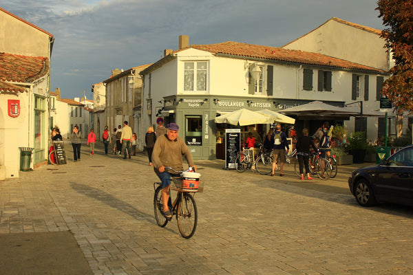 Mann auf dem Fahrrad in Ars-en-Ré