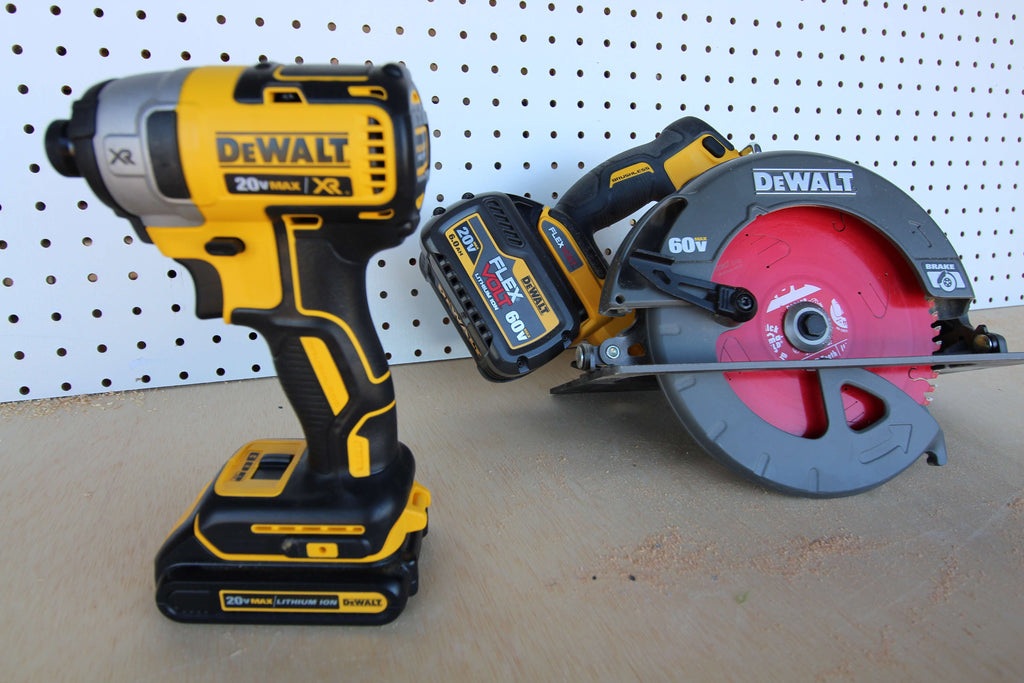 DEWALT FLEXVOLT Circular saw with Impact Pack