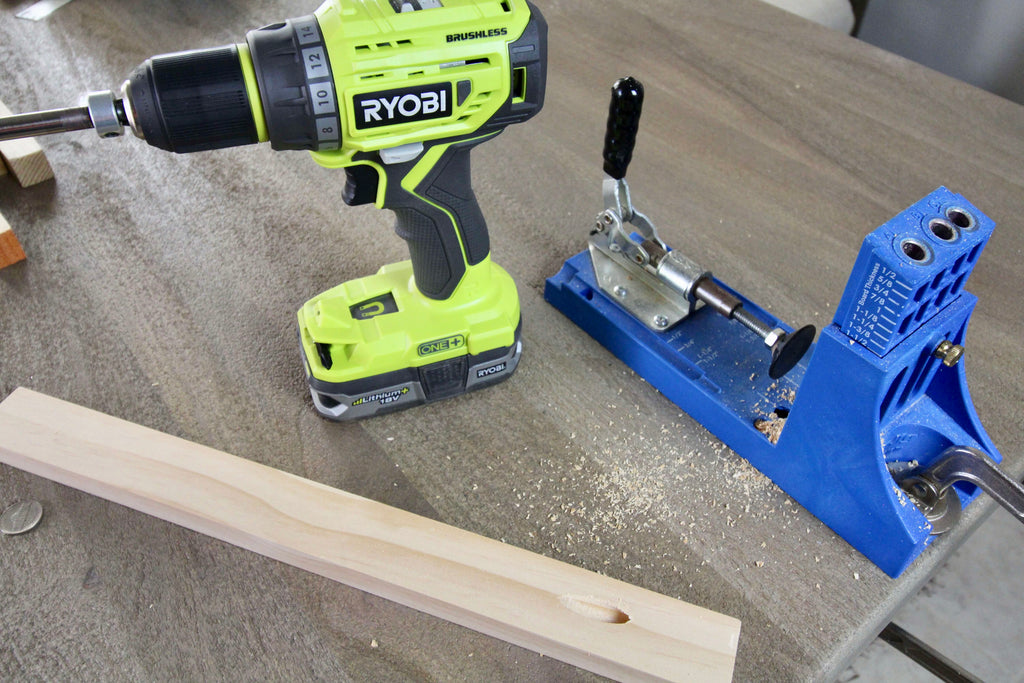 Creating a pocket hole using a Kreg Jig