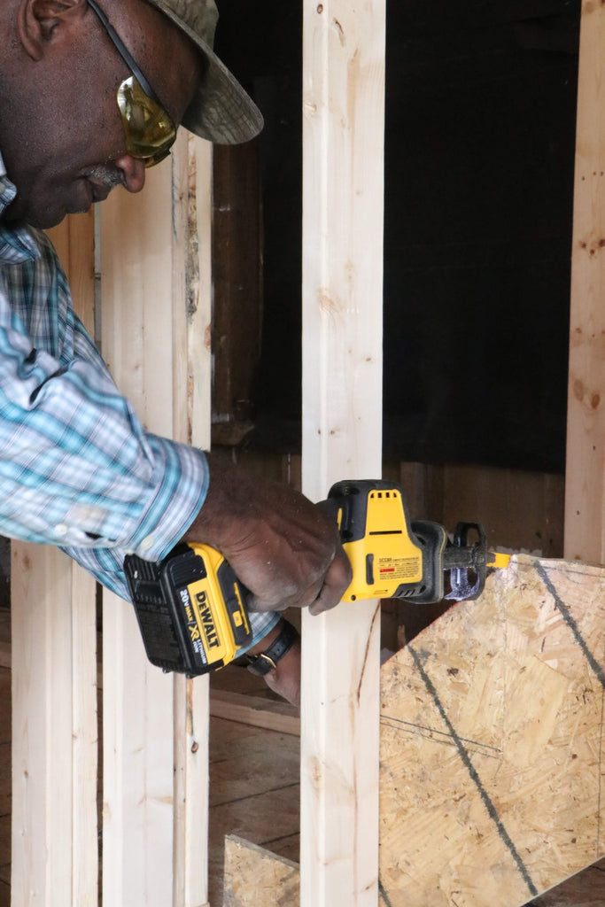 DEWALT ATOMIC 20-Volt MAX Brushless Compact Reciprocating Saw Tool Review