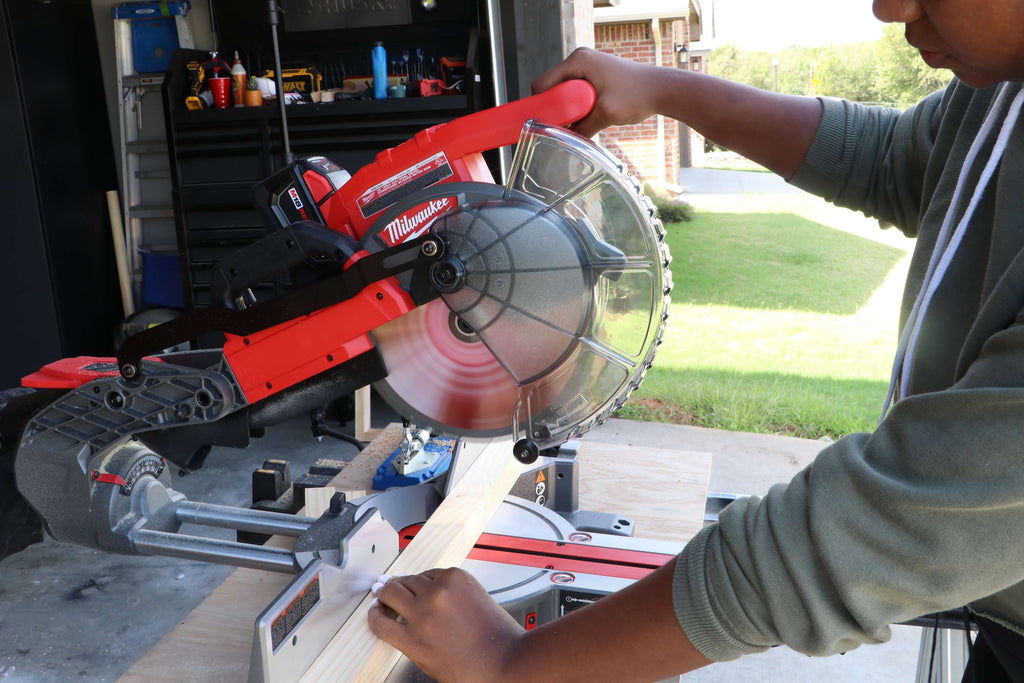 Using Milwaukee Cordless 10 in. Miter Saw to make cuts for a Console table