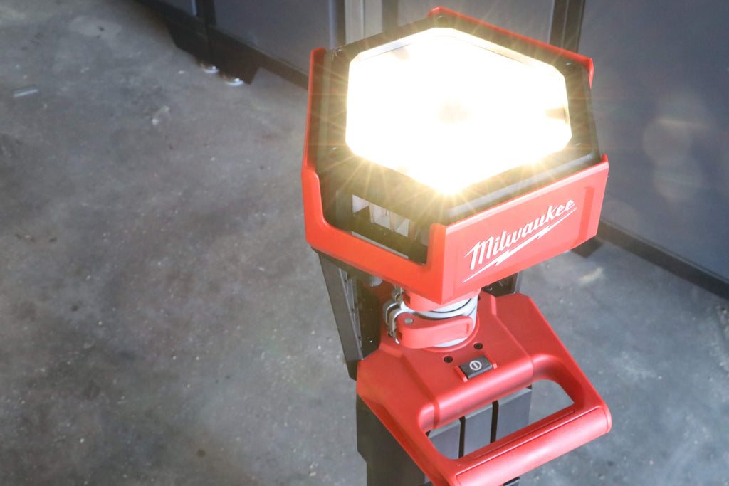 Milwaukee M18 18-Volt Lithium-Ion Cordless Rocket Dual Power Tower Light Tool Review