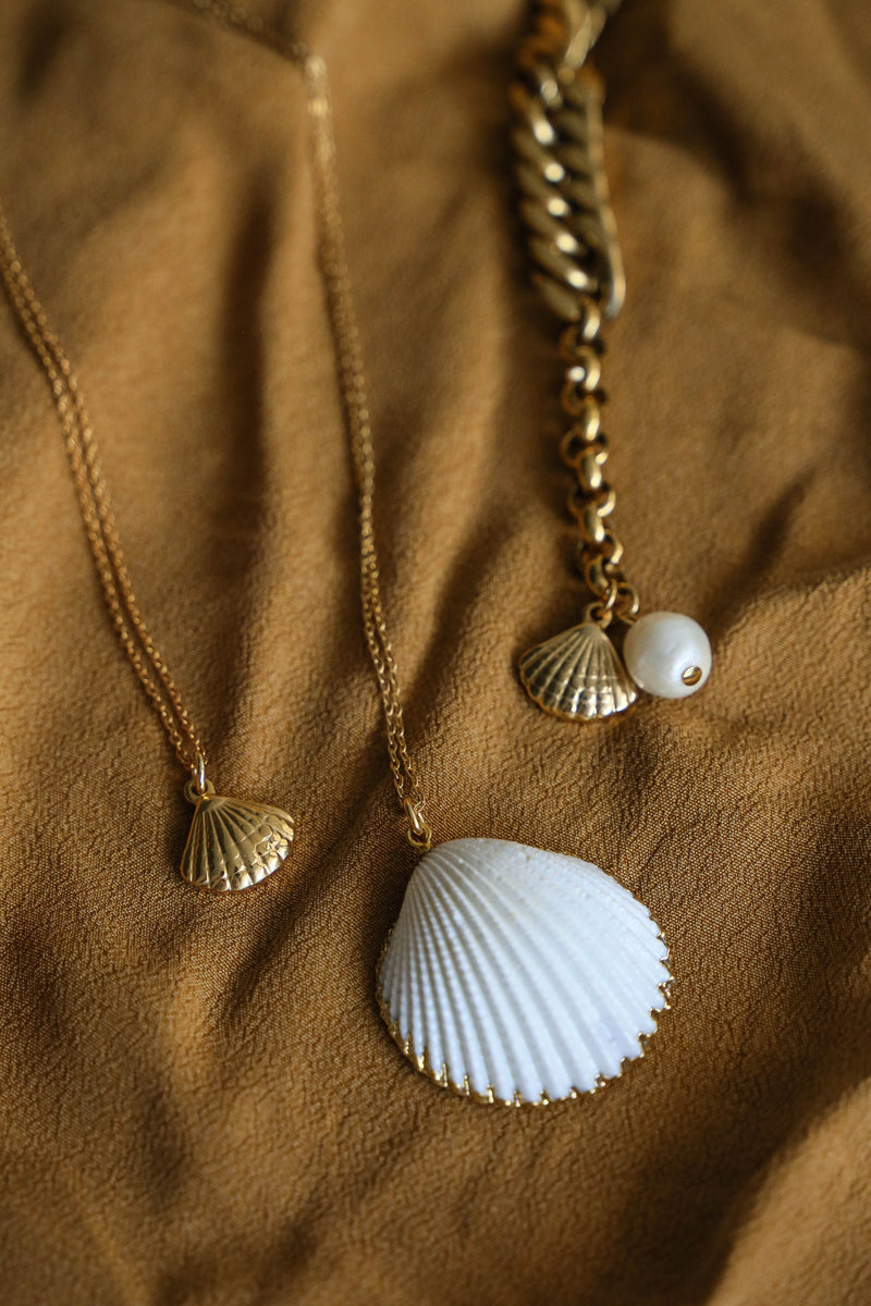 White & Gold Necklace - Boutique Minimaliste has waterproof, durable, elegant and vintage inspired jewelry