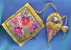 www.colourstreams.com.au Colour Streams Robyn Alexander Heart Felt Chatelaine