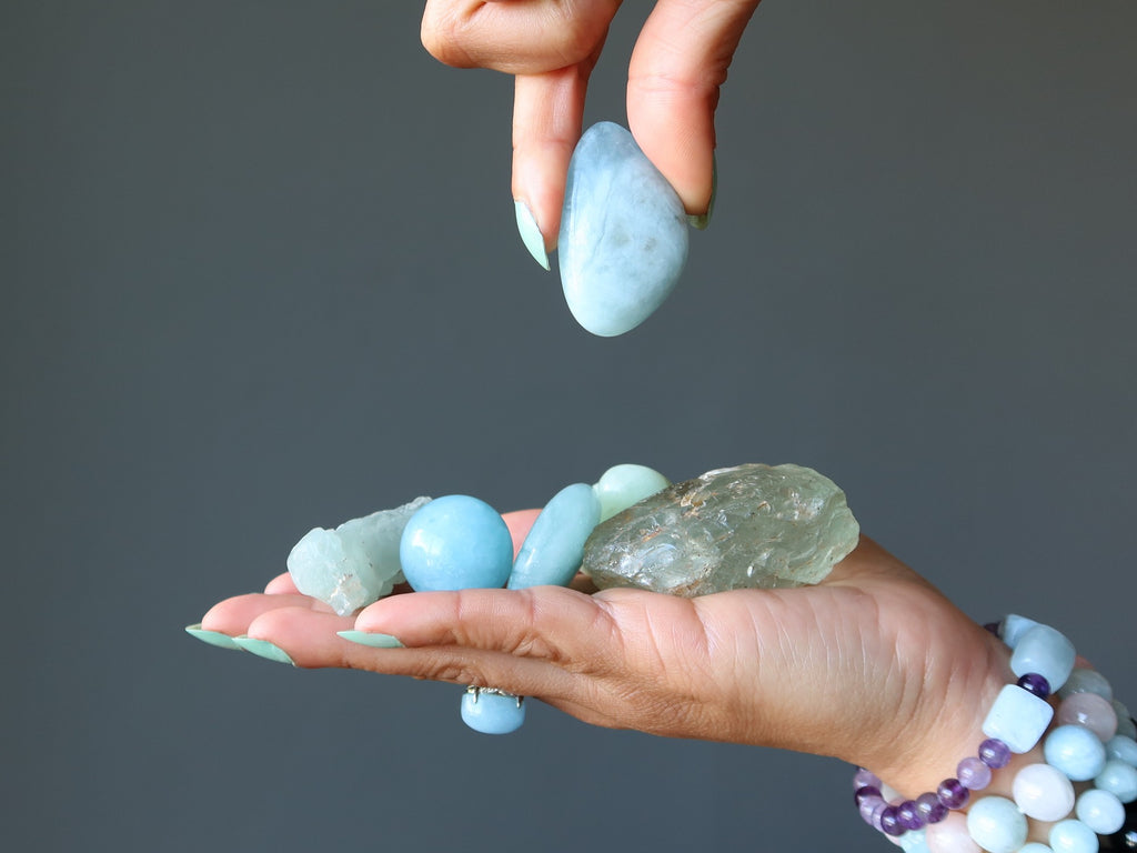 aquamarine tumbled and rough stones
