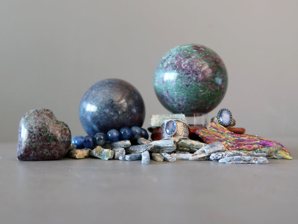 kyanite stones