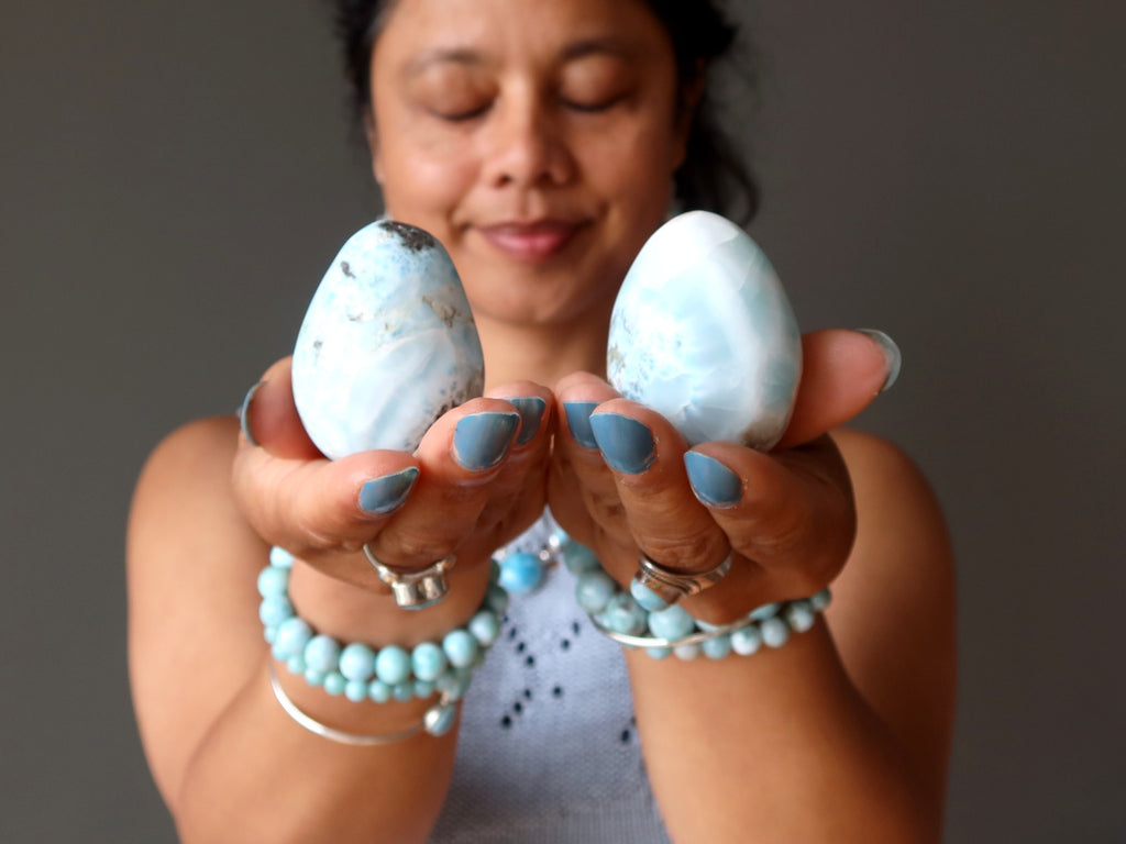 meditating with larimar eggs