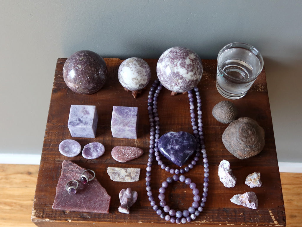 lepidolite stones and jewelry for meditation