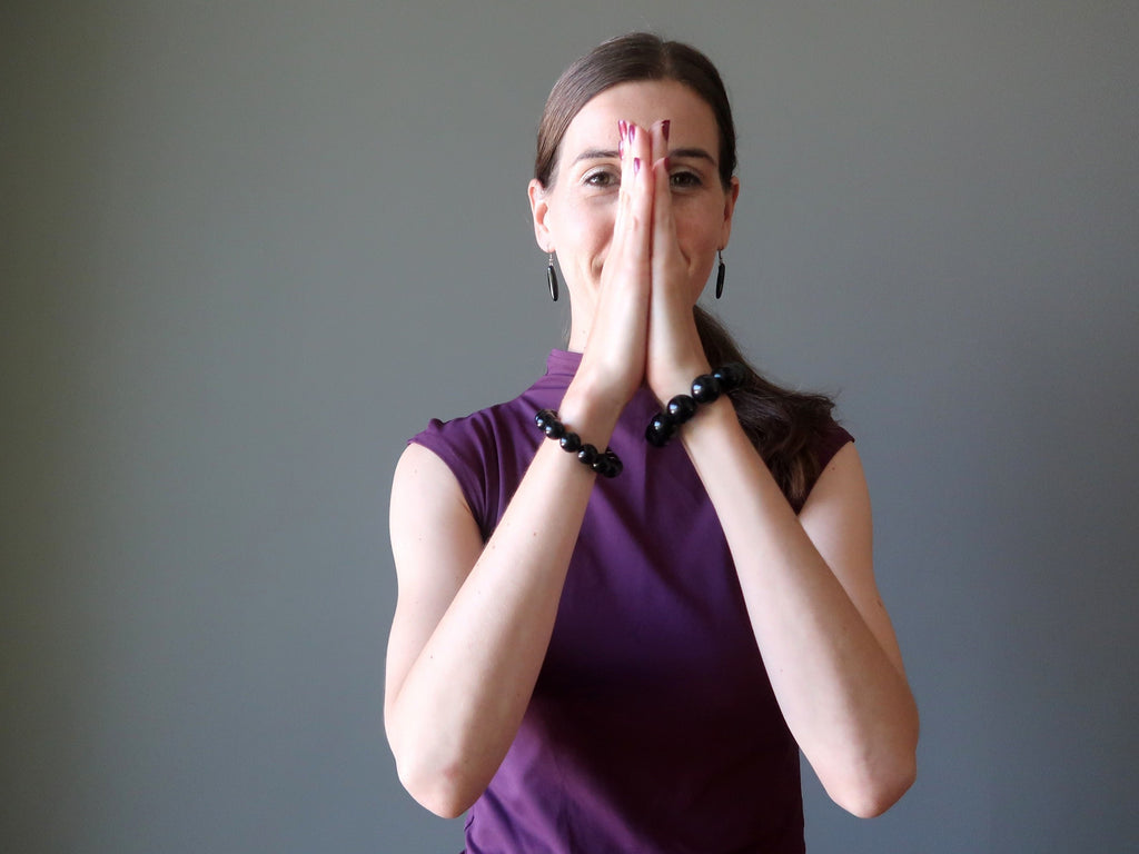 lucia of satin crystals with hands in meditation