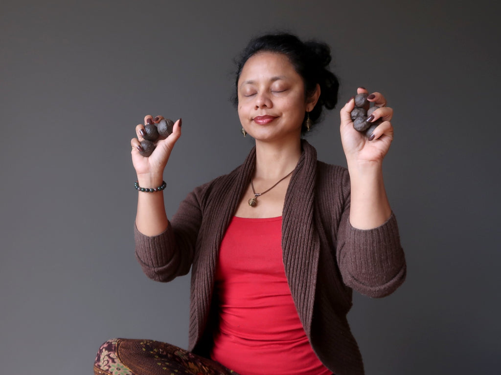 sheila of satin crystals meditating with moqui marble stones