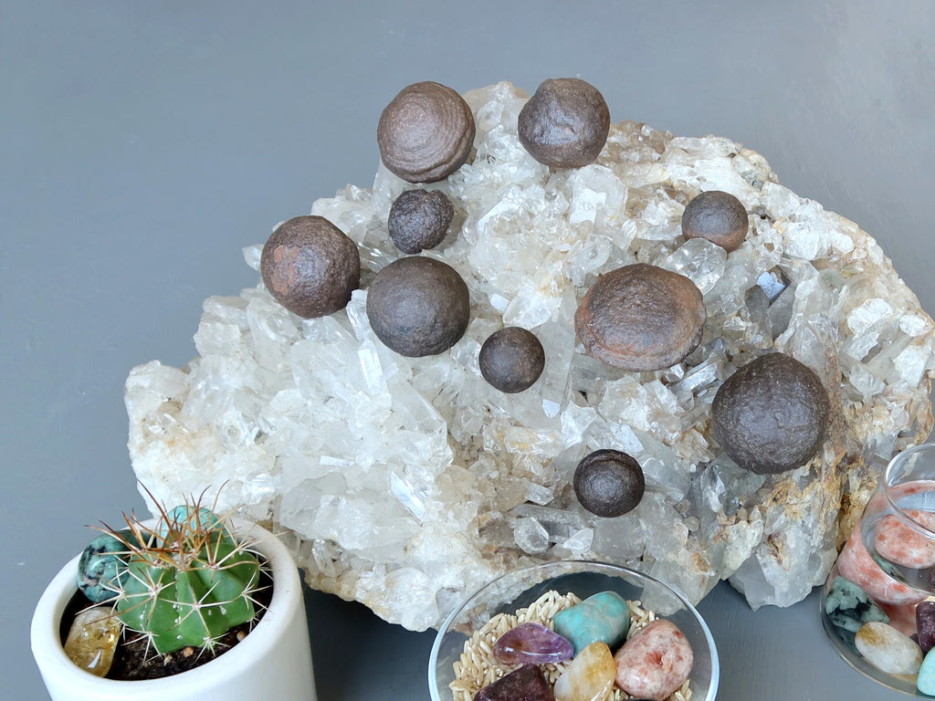 moqui marbles charging on quartz cluster