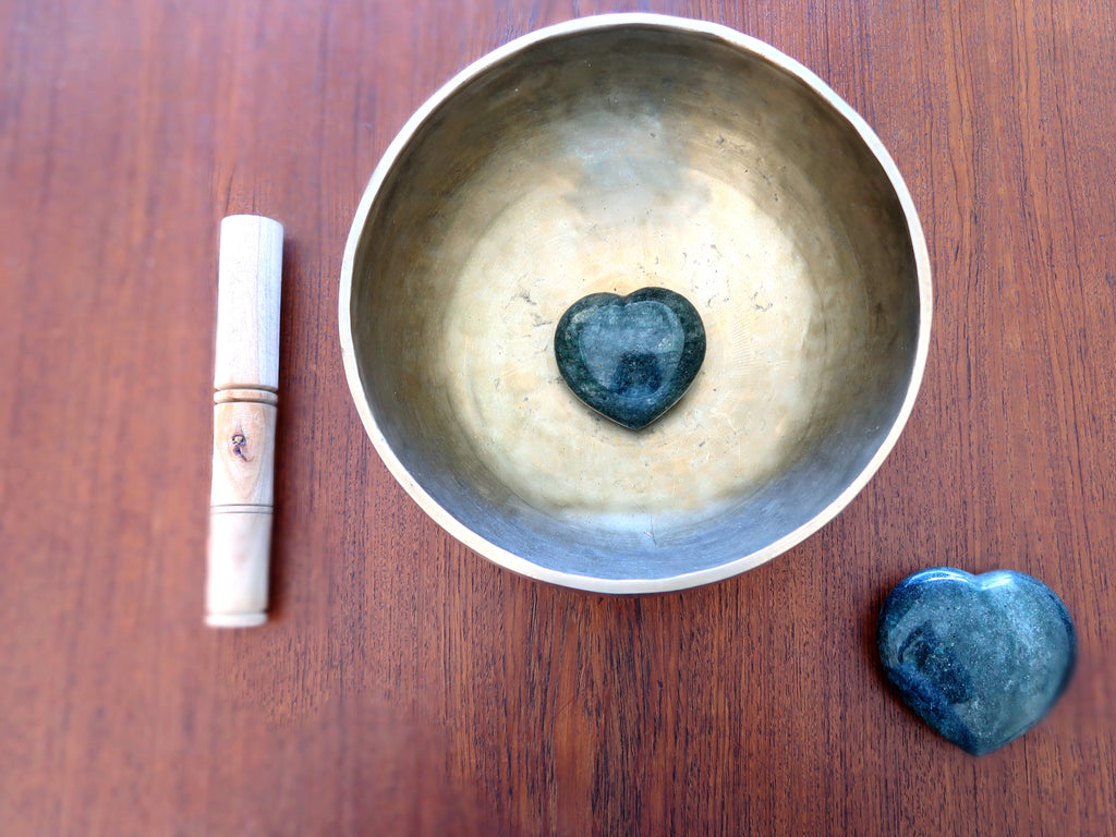 Chakra Tutorial - Stones in Tibetan singing bowl