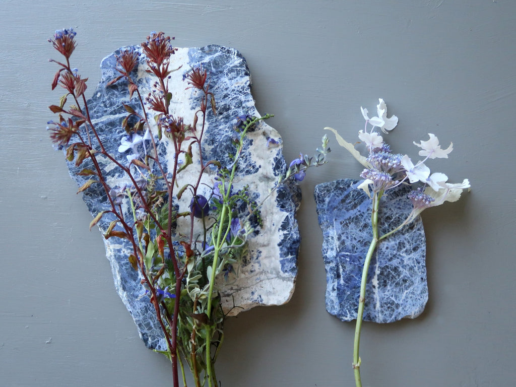 flowers on sodalite slabs