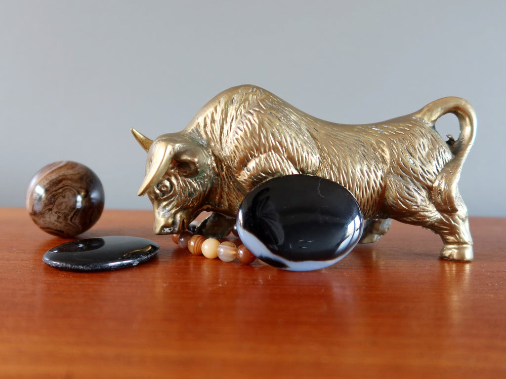 metal ox surrounded by onyx and sardonyx crystals