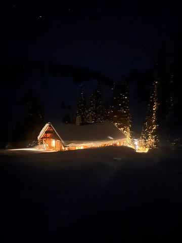 Mcgillvray Pass Lodge at night