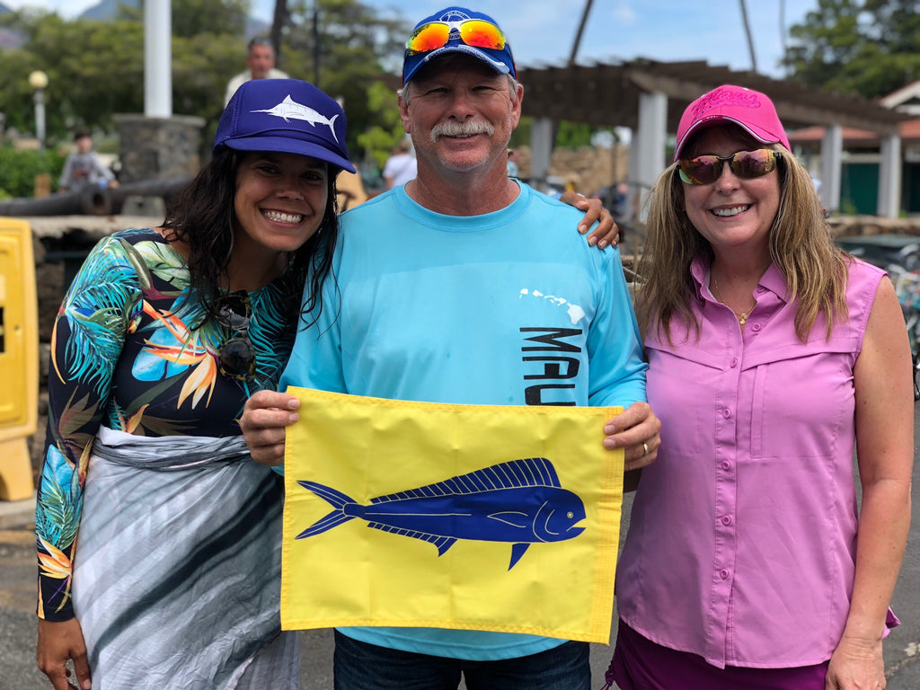 Texas couple with their surprise mahi mahi sundot marine flag 