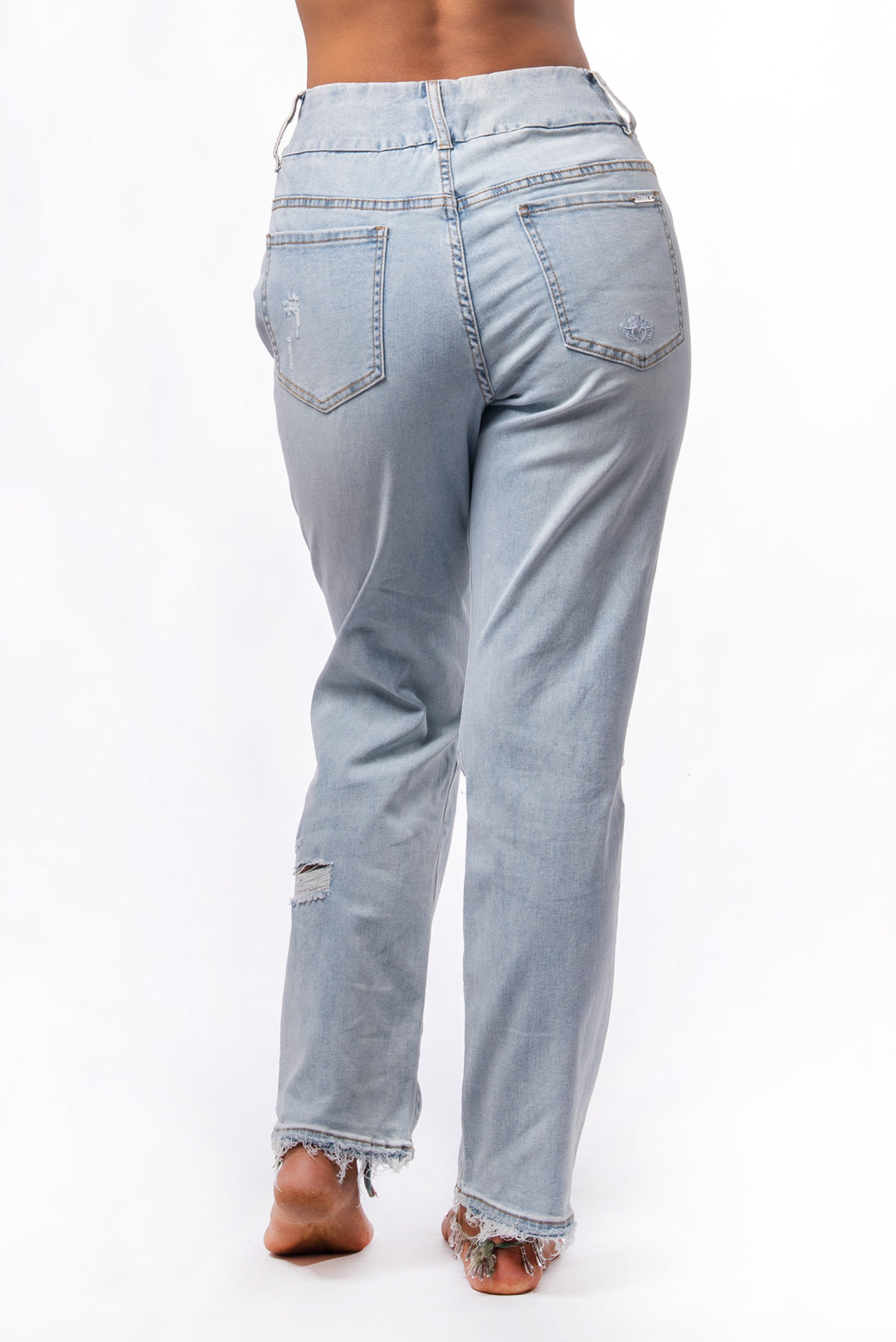 levi's light wash boyfriend jeans