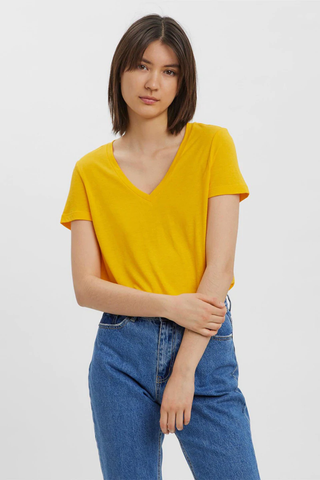 yellow t shirt