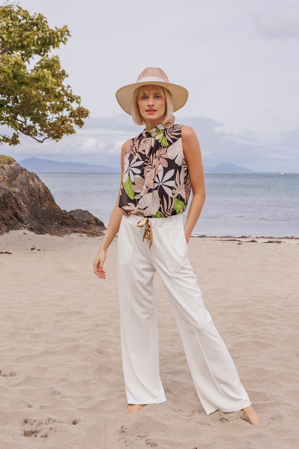 carraig donn wide leg trousers in white 470014