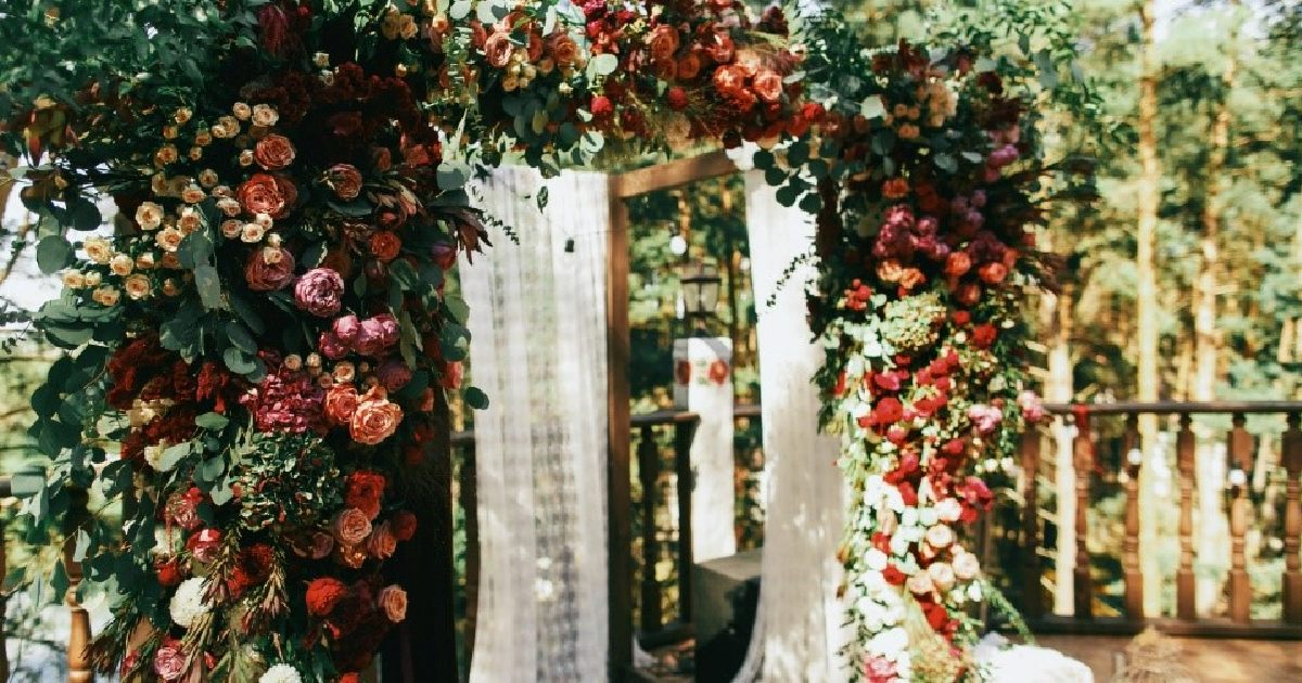 Infuse your fall wedding decorations with vineyard-inspired elements.