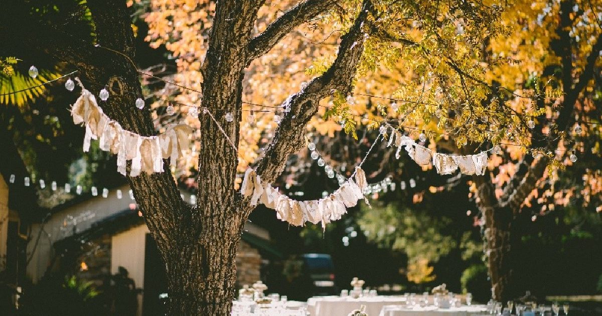 Fall wedding backdrop should embody your love.