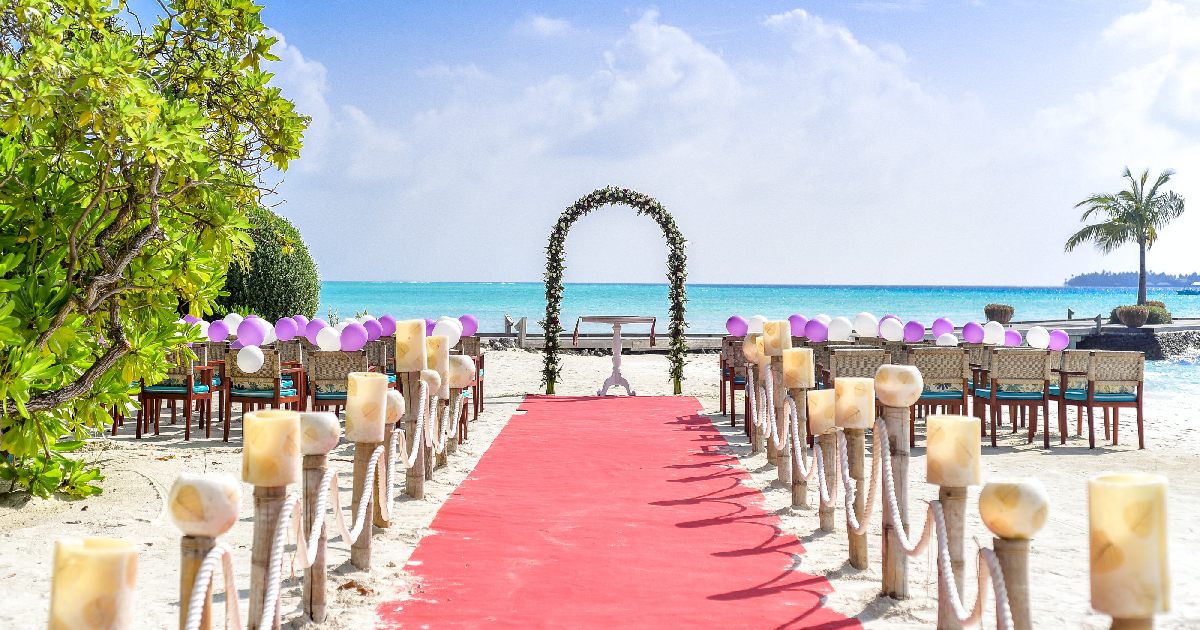 Decorate a beach wedding aisle runner