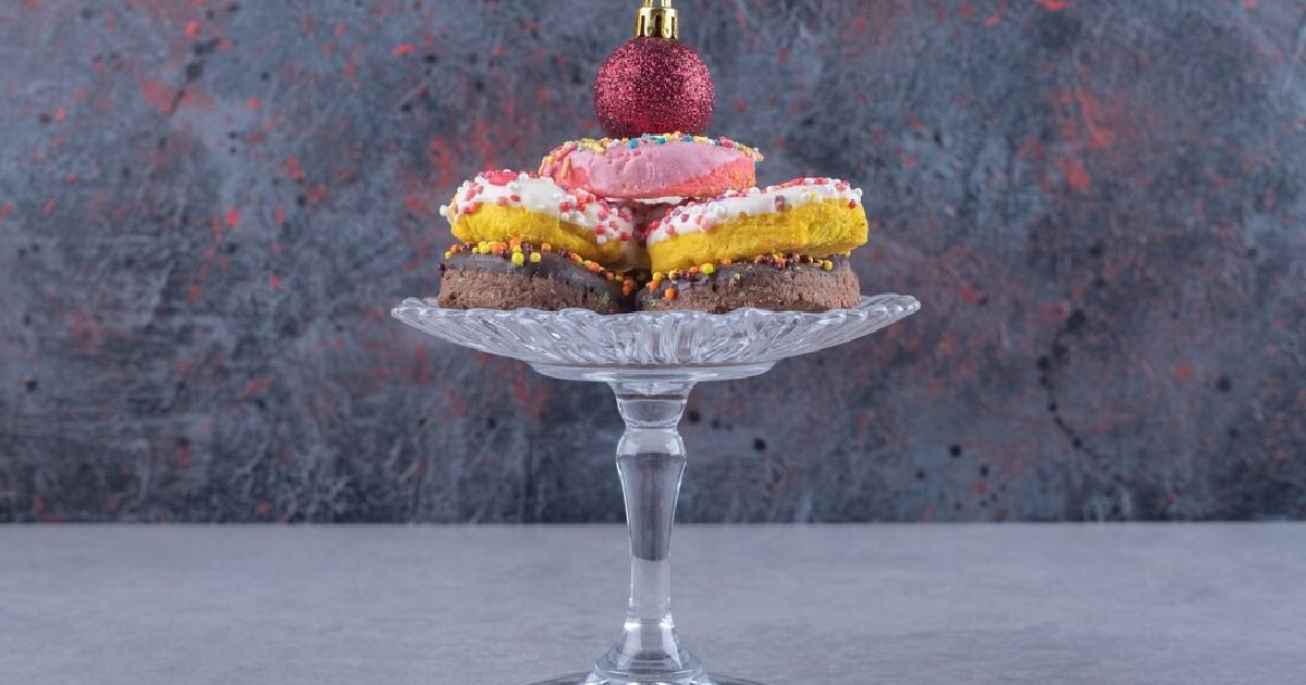Shimmering Glass Cake Stand
