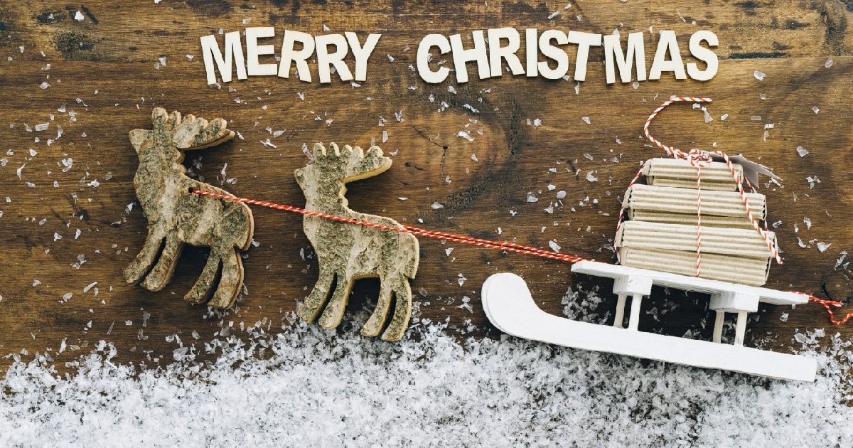 Charming Wooden Pallet Santa Sleigh