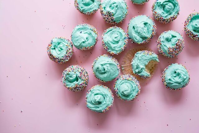 Cupcakes in a pink dessert stand