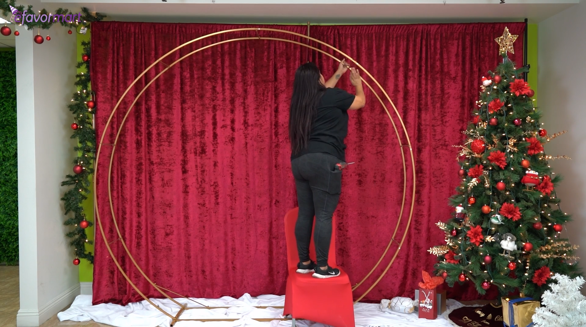 Assembling the double hoop backdrop stand