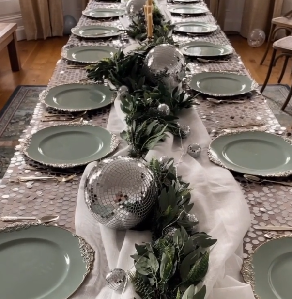 Table setting with disposable table and centerpiece decor