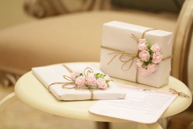 Wedding favor gifts wrapped in paper and twine