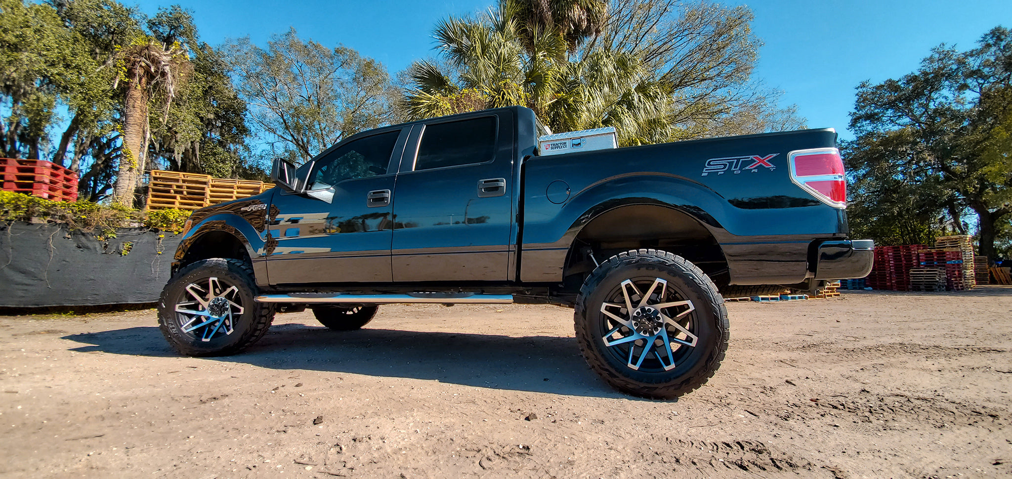 GALLERY | FORD F150 on HD OFF-ROAD CANYON Black Machined Face
